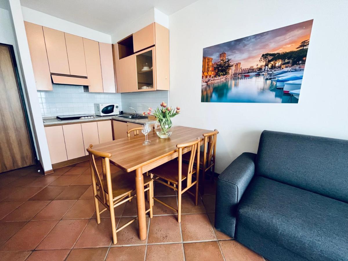 Residence Virgilio ซีร์มิโอเน ภายนอก รูปภาพ