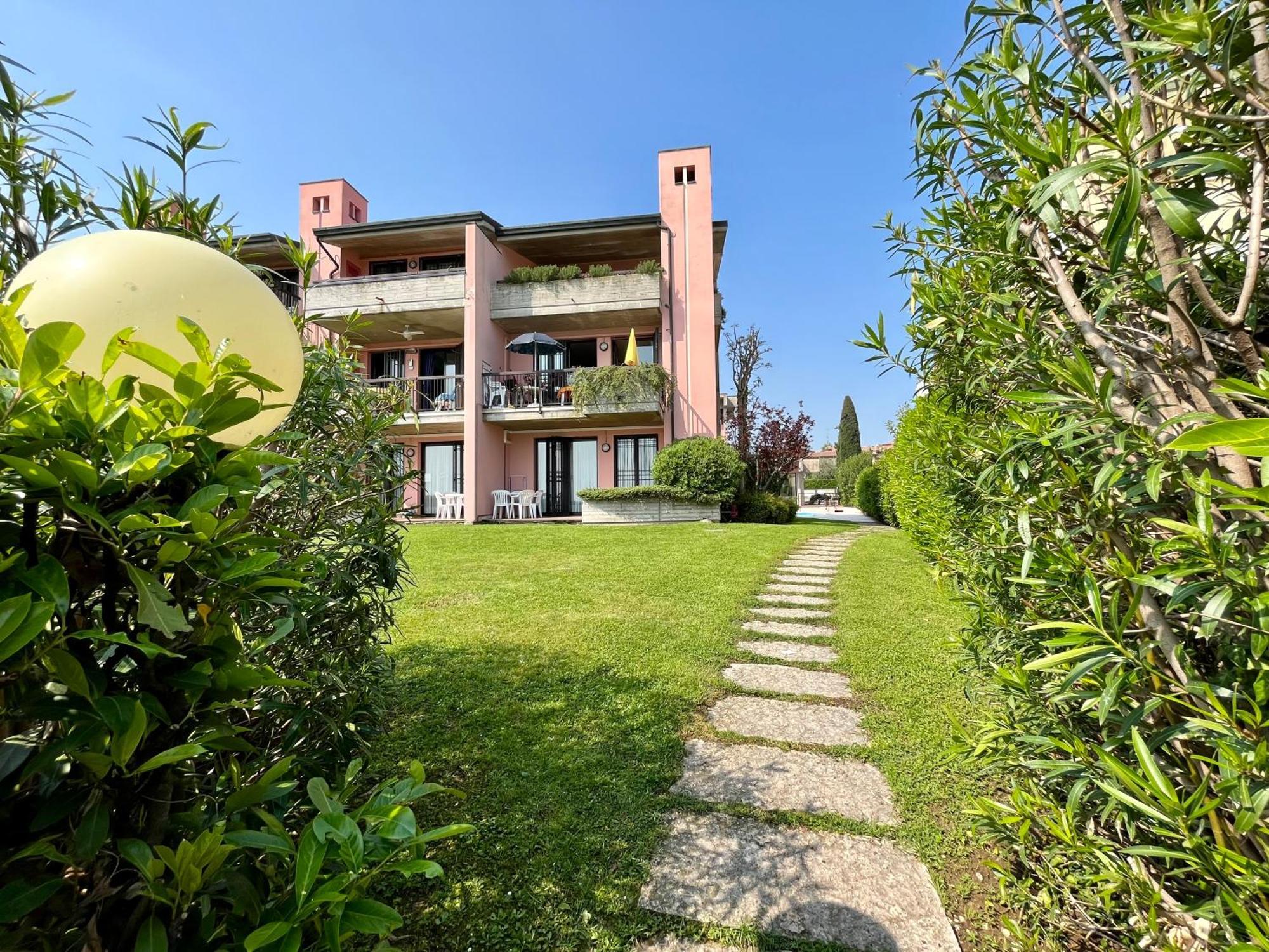 Residence Virgilio ซีร์มิโอเน ภายนอก รูปภาพ